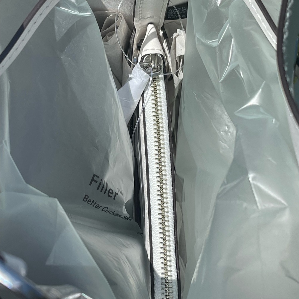 *Last One* Michael Kors Mercer Convertible Bucket Leather Bag - Picture 12 of 12